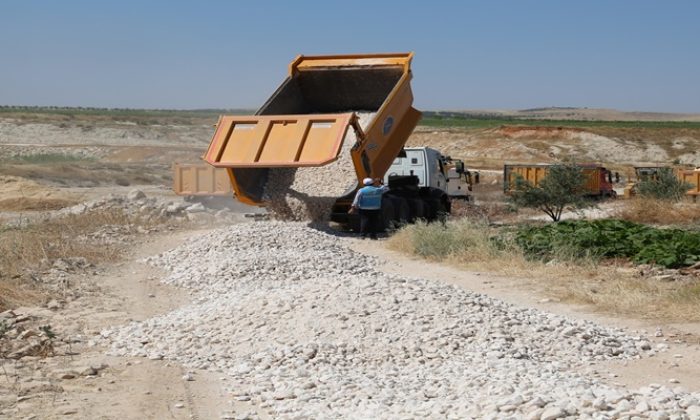 BAŞKAN CANPOLAT’LA İLÇEDE YOL SORUNU ÇÖZÜM BULUYOR