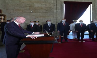 Cumhurbaşkanı Erdoğan, YAŞ üyeleriyle birlikte Anıtkabir’i ziyaret etti