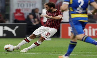Milan formasını giyen milli futbolcumuz  Çalhanoğlu damga vurdu