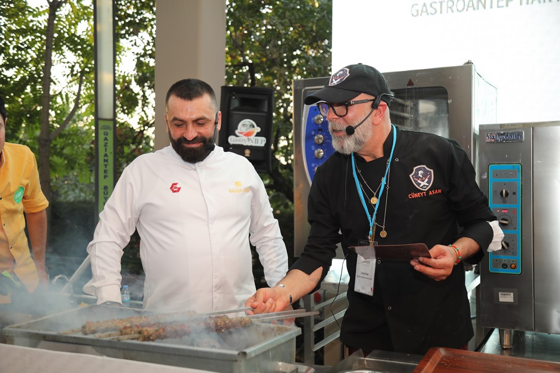 ÜNLÜ ŞEFLER, GASTROANTEP’TE WORKSHOP SUNUMLARIYLA BÜYÜK BEĞENİ ALDI
