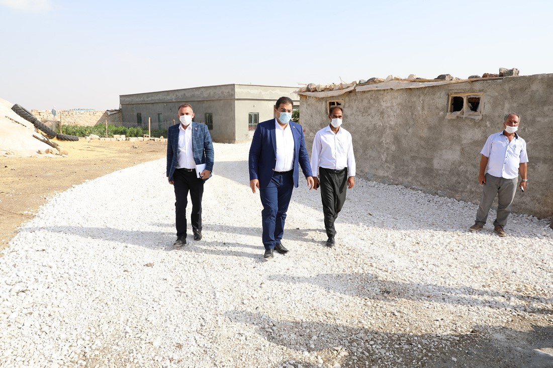 HALİLİYE `DE KIRSAL MAHALLE İÇİ YOLLAR TAMAMLANIYOR