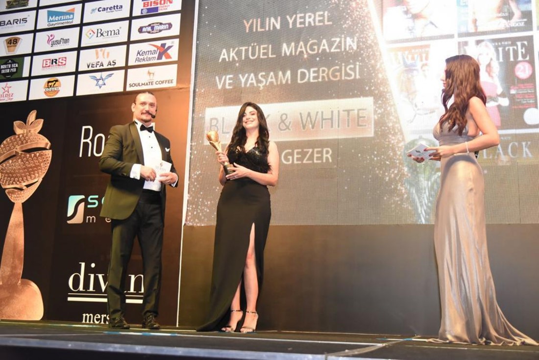 Mersin Altın Çilek Ödülleri Töreninin Kraliçesi Ebru Gezer Ödülünü Aldı