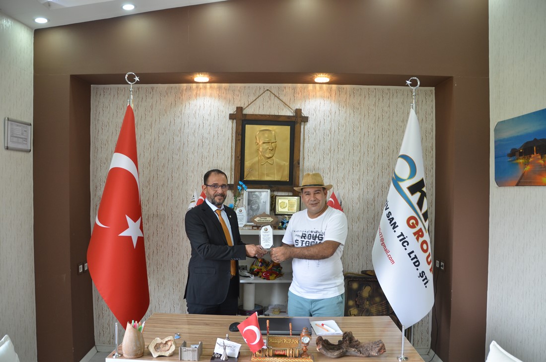 KRAL GAZETECİ ABDULLAH YİĞİT `E ÖDÜL