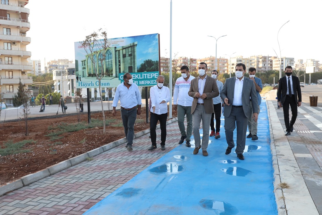 Haliliye Belediye Başkanı Canpolat, Haliliye güzelleştiği gibi Karşıyaka’da güzelleşiyor