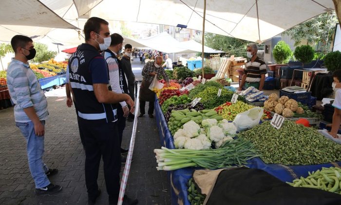 PAZAR YERLERİNDE ‘SALGIN’ DENETİMLERİ SÜRÜYOR