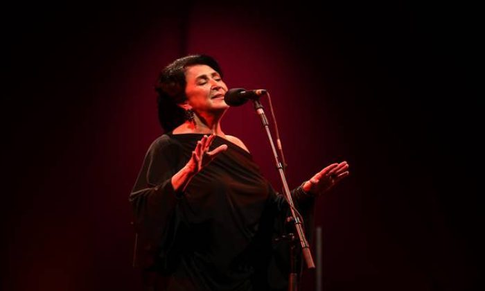 Türk Sanat Müziği yorumcusu Melihat Gülses sanatseverlerle nostaljik buluşma