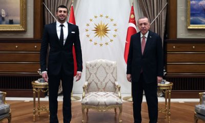 Cumhurbaşkanı Erdoğan, millî yüzücü Sakçı’yı kabul etti