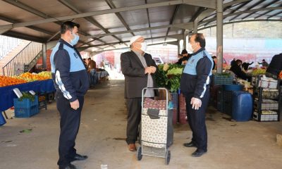 Karaköprü Belediyesi zabıta ekipleri Pazar Yerinde Pandemi Denetimi Yaptı