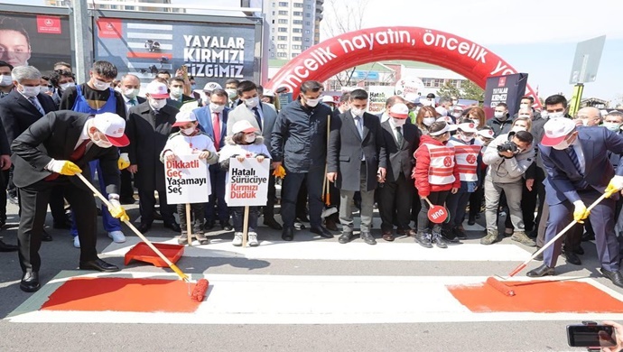 Bakan Süleyman Soylu ve Milli Eğitim Bakanı Ziya Selçuk, “Yayalar Kırmızı Çizgimizdir” programına katıldı