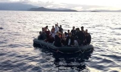 İzmir’de Türk Kara Sularına İtilen 37 Düzensiz Göçmen Kurtarıldı