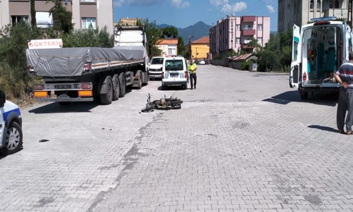 Erzin İlçesinde Motosiklet ile otomobil çarpıştı 1 Yaralı