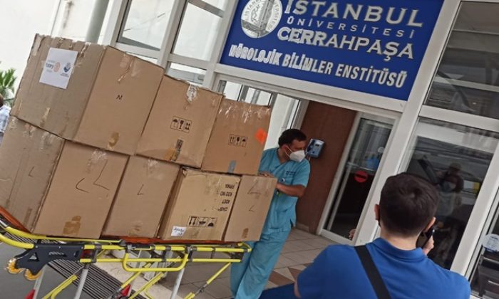 Ispartakule Rotary Kulübünden Cerrahpaşa Tıp Fakültesi’ne Kemoterapi Şapkası Bağışı