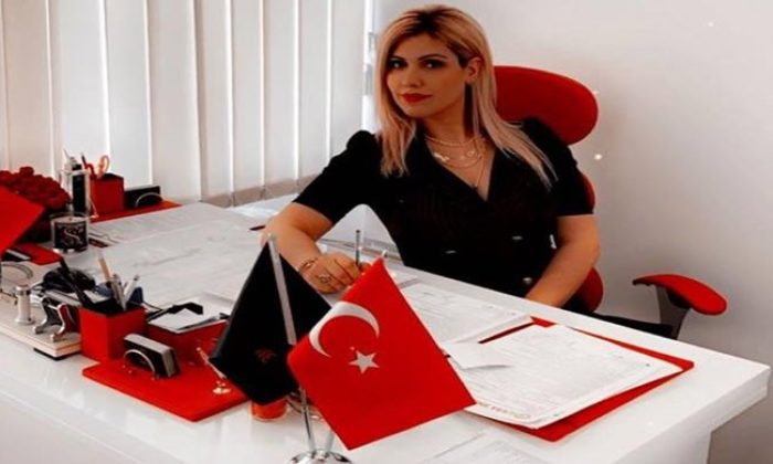 ÜNLÜLER GÜZELLİK SALONUNA KOŞUYOR