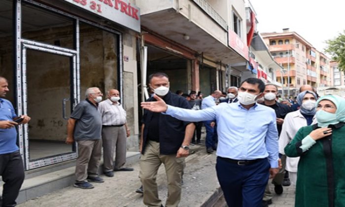 Emine Erdoğan, sel felaketinin yaşandığı Kastamonu’nun Bozkurt ilçesini ziyaret etti