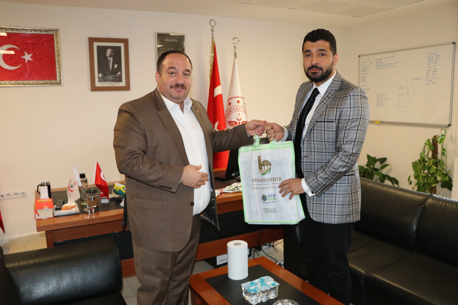 BAŞKAN SALİH EKİNCİ SAĞLIK ÇALIŞANLARININ TIP BAYRAMINI KUTLADI