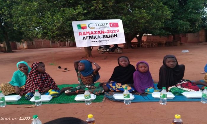Hızır Derneği Afrika Benin’deki Öğrencilerle İftar sofralarında yalnız bırakmadı
