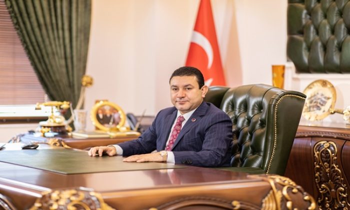 HARRAN BELEDİYE BAŞKANI MAHMUT ÖZYAVUZ: 2023 YILININ TÜM İNSANLIK İÇİN HAYIRLI BİR YIL OMASINI DİLİYORUM