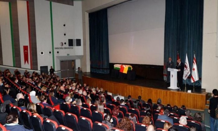 Cumhurbaşkanı Ersin Tatar, dün hayatını kaybeden Yakın Doğu Üniversitesi Rektörü Prof. Dr. Ümit Hassan için Atatürk Kültür ve Kongre Merkezi’nde düzenlenen törene katıldı