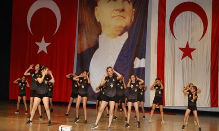 Cumhurbaşkanı Ersin Tatar, Sivil Savunma Teşkilatı Başkanlığı Gazimağusa Bölge Müdürlüğü’nde Sivil Savunma Halk Örgütü mükellefi olarak görev yapan ve yaş haddinden dolayı görev süresi bitenlere plaket takdiminin yapıldığı terhis törenine katıldı