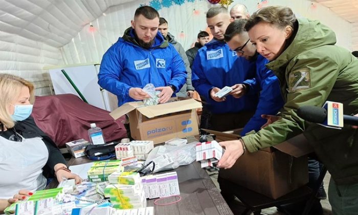 Birleşik Rusya ve MGER, Lisichansk sakinlerine yiyecek ve ilaç getirdi ve Severodonetsk’te bir tatil düzenledi