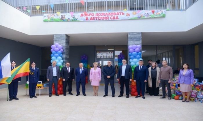 Birleşik Rusya halk programı kapsamında Kırım’da anaokulları ve park açıldı