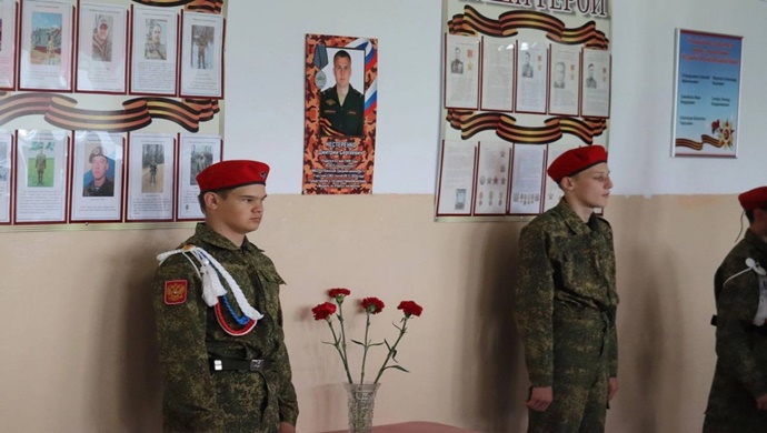 «Единая Россия» открыла мемориальную доску в честь Героя СВО в сельской школе Новосибирской области