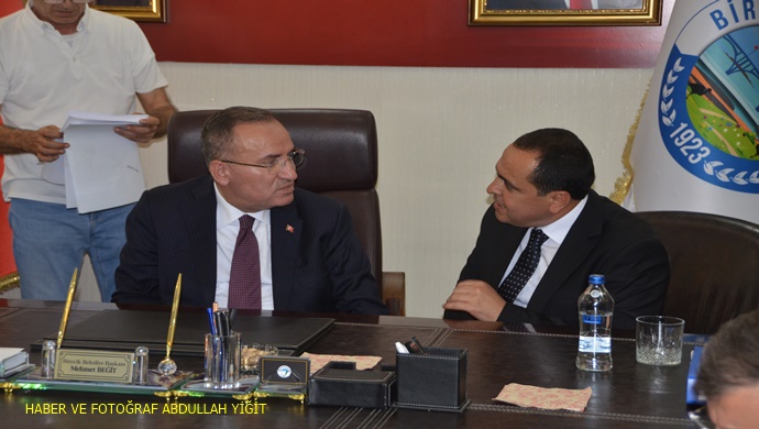 TBMM BAŞKANVEKİLİ BEKİR BOZDAĞ VE BERABERİNDEKİ HEYET İLE BİRECİK BELEDİYE BAŞKANI MEHMET BEGİT`E ZİYARET
