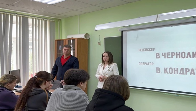 «Единая Россия» организовала патриотический урок «Разговоры о важном» для студентов медицинского колледжа в Мурманске