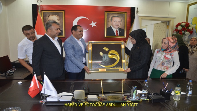 AK PARTİ ŞANLIURFA MİLLETVEKİLİ CEVAHİR ASUMAN YAZMACI `DAN BİRECİK BELEDİYE BAŞKANI MEHMET BEGİT`E ZİYARET