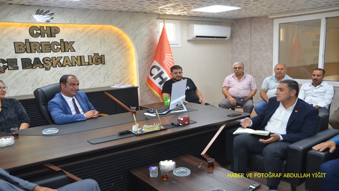 CHP ŞANLIURFA İL BAŞKANI FERHAT KARADAĞ `DAN CHP BİRECİK İLÇE BAŞKANI HASAN KURT `A HAYIRLI OLSUN ZİYARETİ