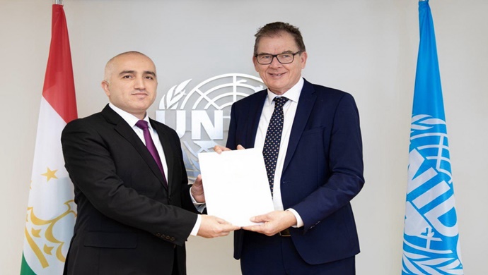 Tacikistan Daimi Temsilcisi ile UNIDO Genel Direktörü Arasında Görüşme