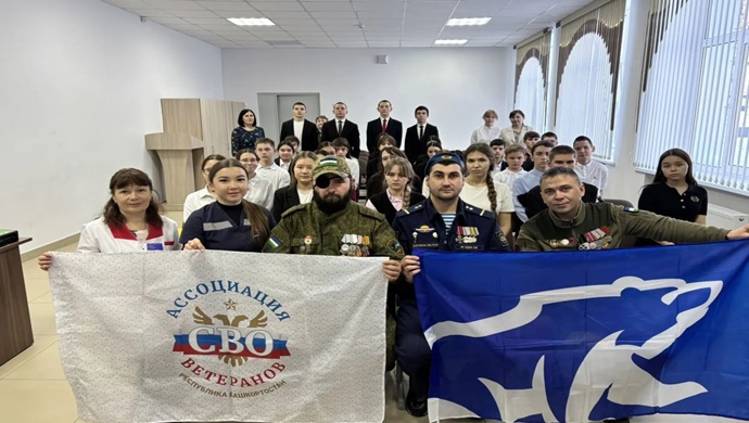 Birleşik Rusya’nın desteğiyle, Başkortostan’ın Karmaskalinsky bölgesindeki okul çocukları için taktik tıbbın temellerini kapsayan cesaret dersleri düzenlendi