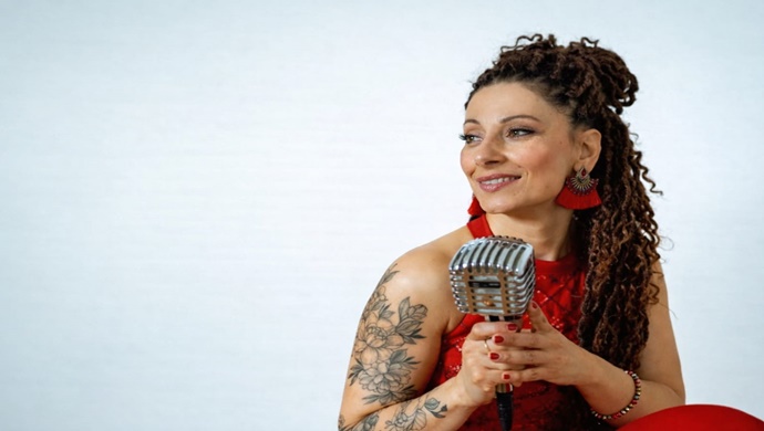 Refika’dan Kalplere Dokunan Yeni Tekli: “Geçmiş Olsun”