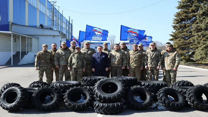 Birleşik Rusya ve Yekaterinburg merkezli Özel Askeri Operasyonlar ve Terörle Mücadele Operasyonları Gazileri Vakfı, Merkez Grubu güçlerine bağlı savaşçılara helikopter ve ATV bağışladı