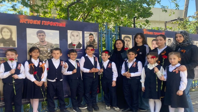 Birleşik Rusya’nın yardımıyla Mahaçkala’da SVO katılımcıları anısına bir anıt düzenlendi